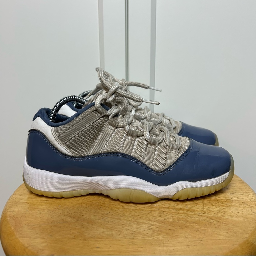 Jordan 11 low Georgetown blue white